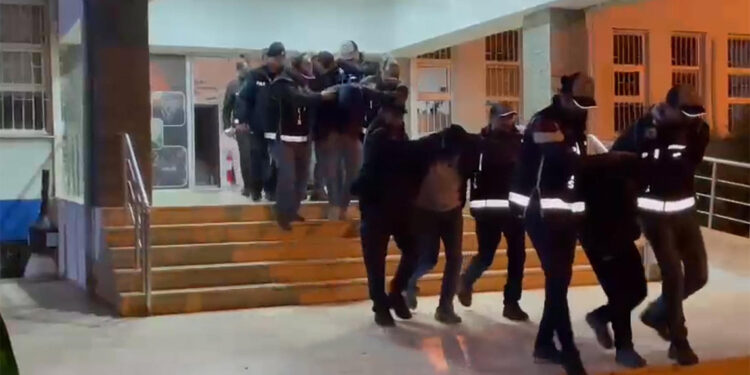 İzmir'de suç örgütüne operasyon