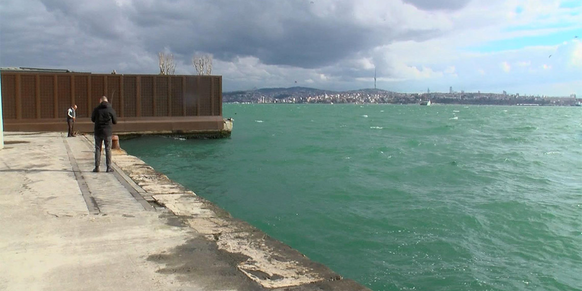 Denize düşen yolcuyu kurtaran seyyar satıcı o anları anlattı