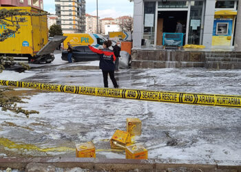 Kargo şubesinde dağıtım öncesi zirai ilaç tenekesi patladı