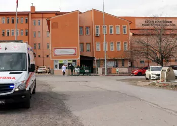 Kayseri'de 12 öğrenci zehirlenerek hastaneye kaldırıldı