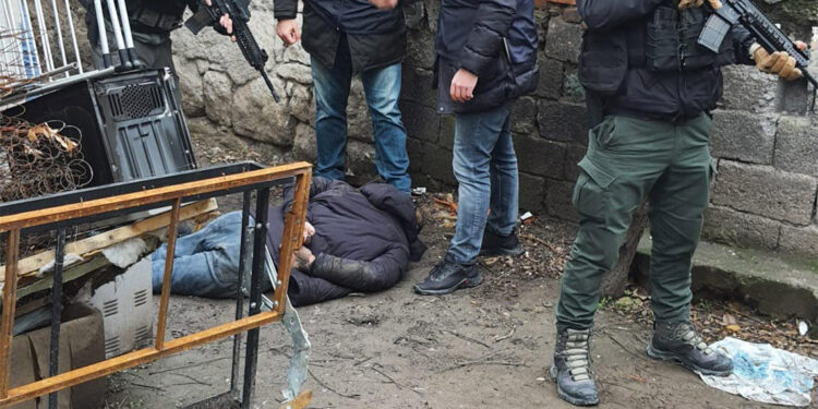 Kırmızı bültenle aranan DEAŞ'lı yakalandı