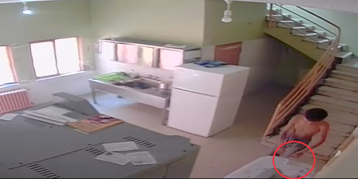 Kocaeli 1 Nolu T Tipi Kapalı Ceza İnfaz Kurumu'nda tutuklu bulunan S.T. (19) ile M.D. (18), iddiaya göre aynı koğuşta kaldıkları A.S. (18), E.G. (17), K.T.Ö. (19) ve Y.Ö.’nün (19) cinsel istismarına uğradı.