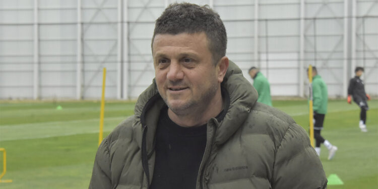 Konyaspor Hakan Keleş ile yollarını ayırdı