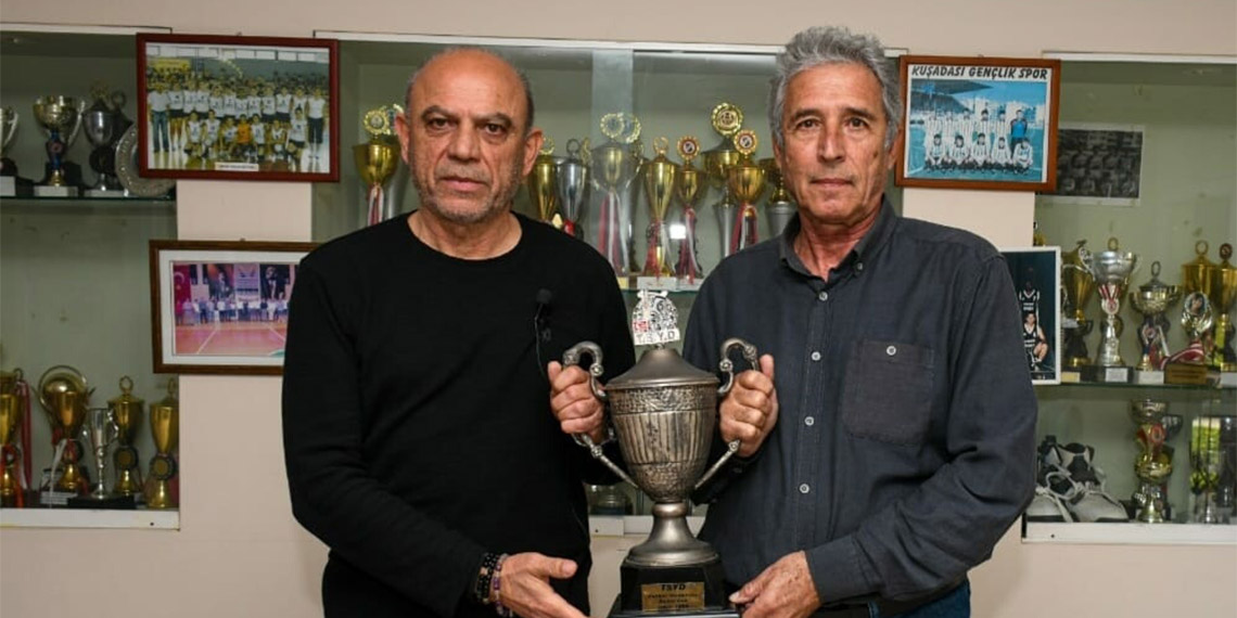 Kuşadası'nda efsane futbolcular son kez maç yapacak