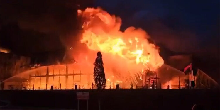 Kütahya'da porselen fabrikasında yangın