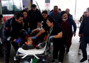 Lise öğrencileri arasında omuz atma kavgası