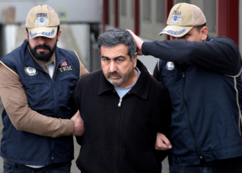 FETÖ'den ayrılanları ikna faaliyeti yürüten ihraç polis yakalandı