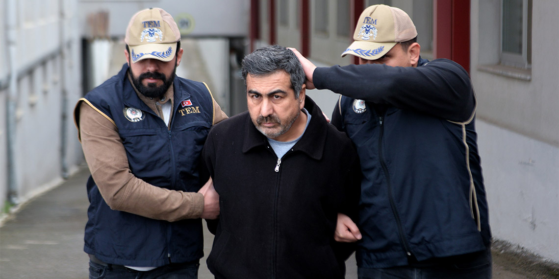 FETÖ'den ayrılanları ikna faaliyeti yürüten ihraç polis yakalandı