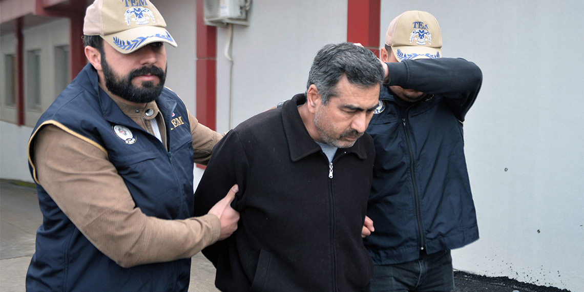 FETÖ'den ayrılanları ikna faaliyeti yürüten ihraç polis yakalandı