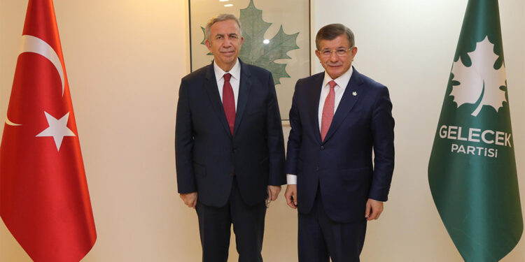 Mansur Yavaş Ahmet Davutoğlu'nu ziyaret etti