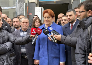 Meral Akşener şehit Enis Budak'ın ailesini ziyaret etti
