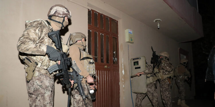 Mersin'de terör örgütü DEAŞ'a operasyon; 7 gözaltı