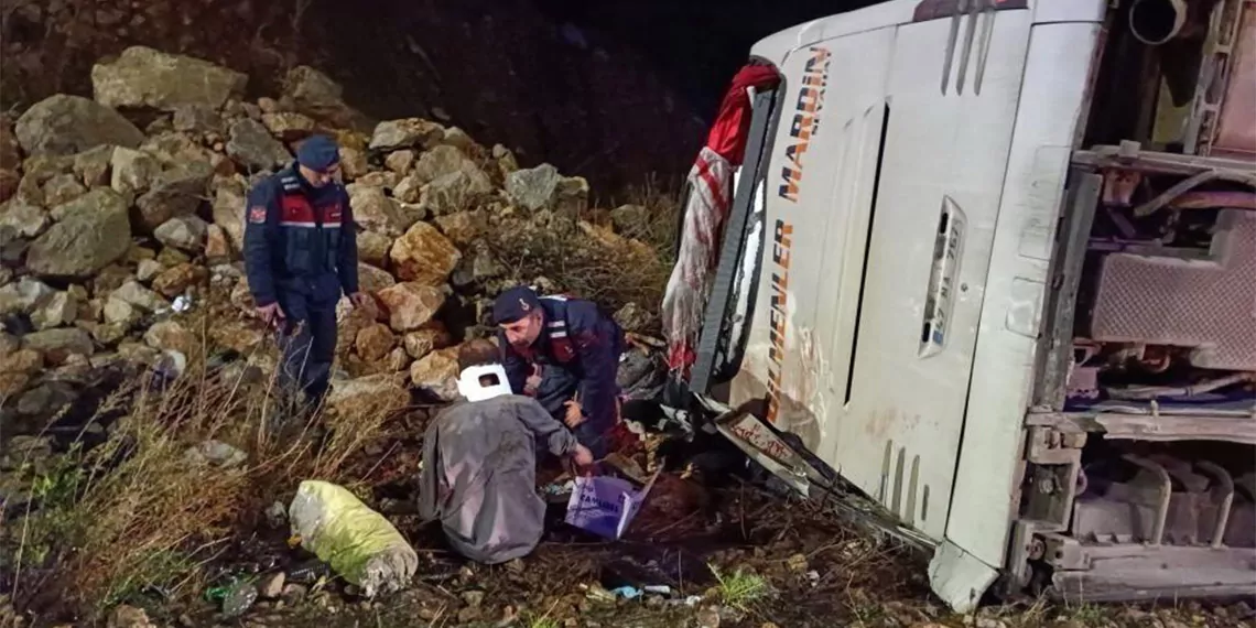 Mersin'de yolcu otobüsü devrildi; 9 ölü 30 yaralı