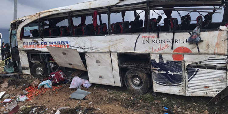 Mersin'deki otobüs kazasında hayatını kaybeden 6 kişinin kimliği belli oldu