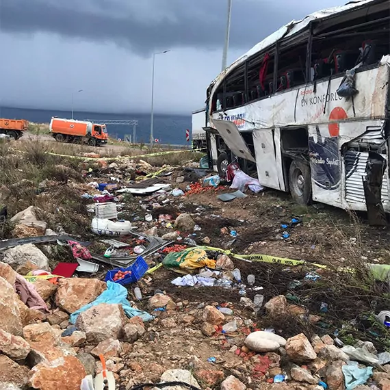 Mersin'deki otobüs kazasında hayatını kaybeden 6 kişinin kimliği belli oldu