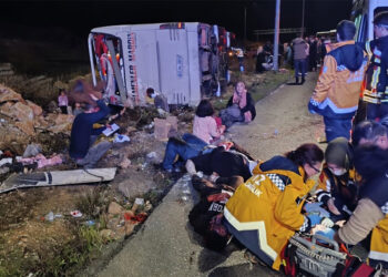 Mersin'de yolcu otobüsü devrildi; 9 ölü 30 yaralı
