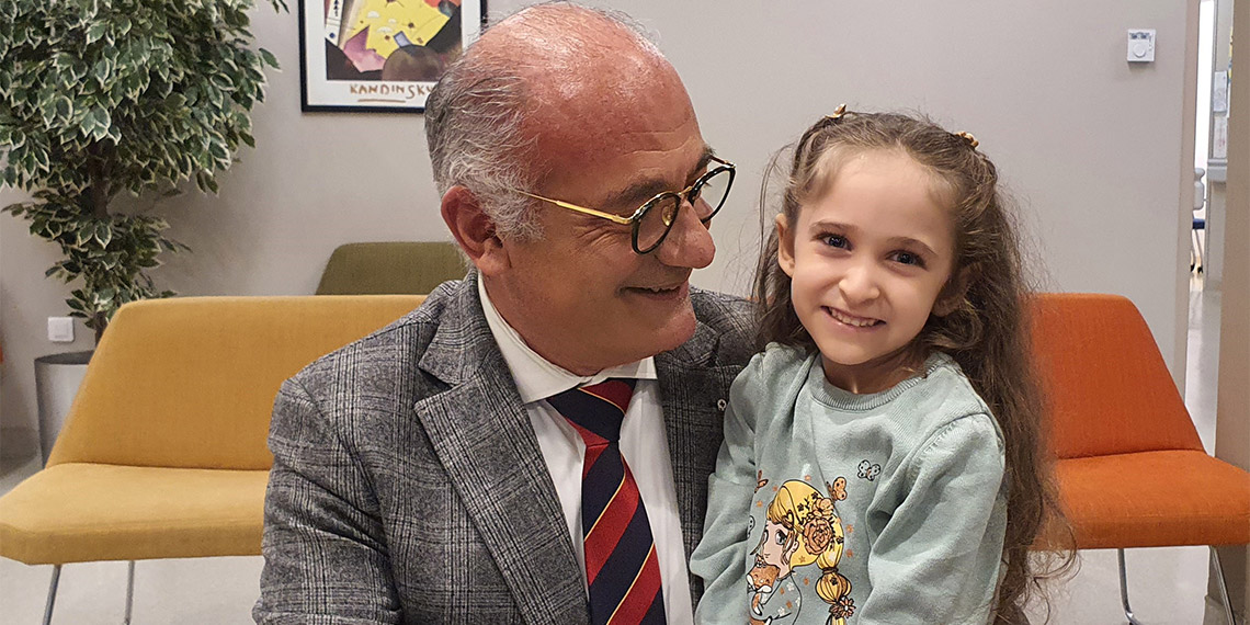 Henüz anne karnındayken kalbinde tümör olduğu tespit edilen Ekin Ada Işık'ın minik kalbini söküp tümörü temizleyip tekrar yerleştirdiler.