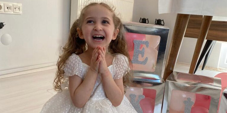 Minik kalbini söküp tümörü temizleyip tekrar yerleştirdiler