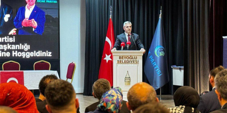 Ocak Partisi, İstanbul 1’inci Olağan Kongresini Bilim Beyoğlu’nda yaptı. Kongrede konuşan Ocak Partisi Genel Başkanı Kadir Canpolat, “Türkiye yüzyılında Ocak Partisi Türkiye'nin kalesi olacaktır" dedi.