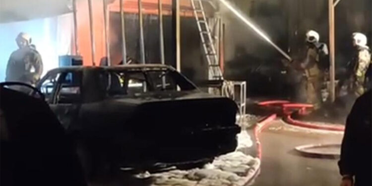 Oto tamirhanesini kundakladı; 2 dükkan ve 10 araç yandı