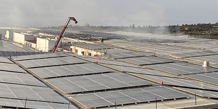 Osmaniye'de tekstil fabrikasından yangın