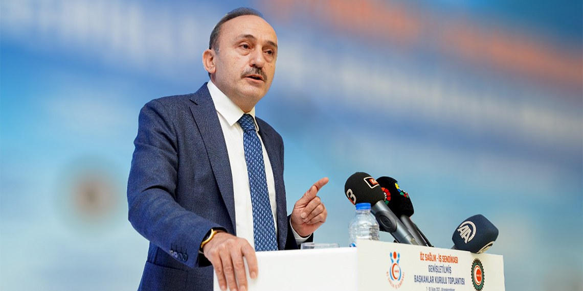 Öz Sağlık İşçileri Sendikası (Öz Sağlık-İş) Genel Başkanı Devlet Sert, “Sahada alın teri döken, emek veren özellikle sosyal hizmet işçilerimizin ücretleri enflasyon karşısında eridi. Bu nedenle ‘ek protokol’ yapılarak sağlık ve sosyal hizmet işçilerimizin ücretleri iyileştirilmeli” dedi.