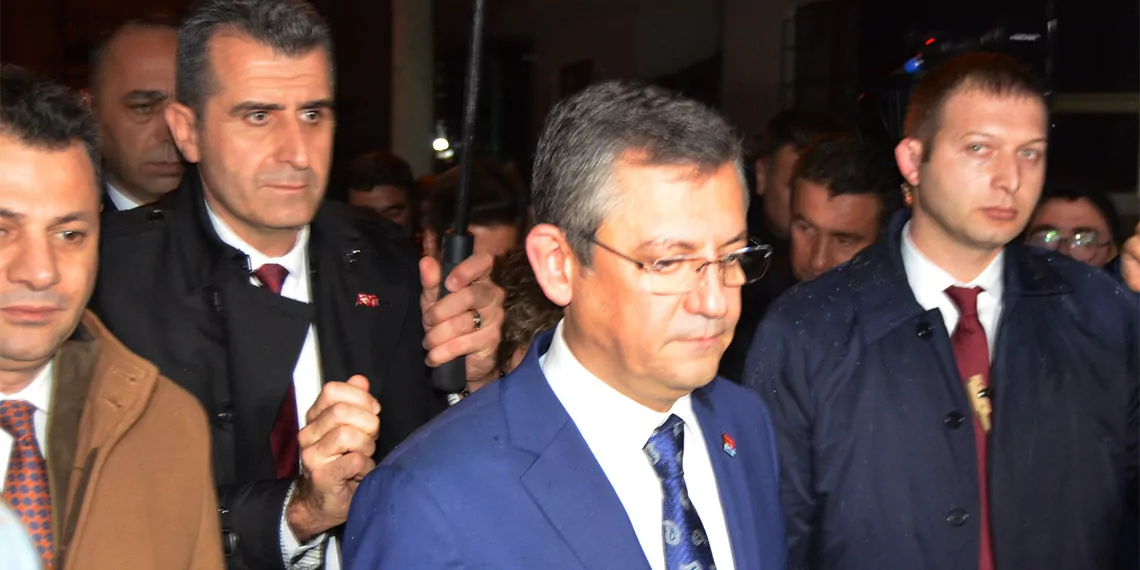 Chp genel başkanı özgür özel, "kimse vatan evlatlarını savunmasız bırakıp, sonra da bize soru sormayın demesin" dedi.