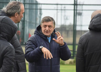 Futbolun içine siyaset de karıştı, kulüpler de karıştı