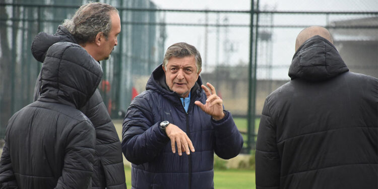 Futbolun içine siyaset de karıştı, kulüpler de karıştı