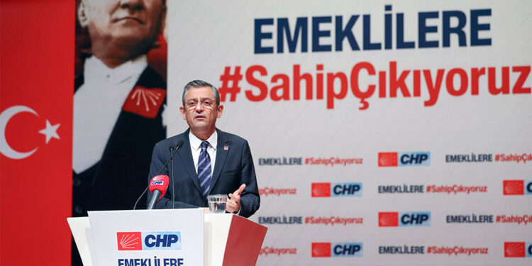 En düşük emekli maaşı hiç olmazsa asgari ücret kadar olmalı