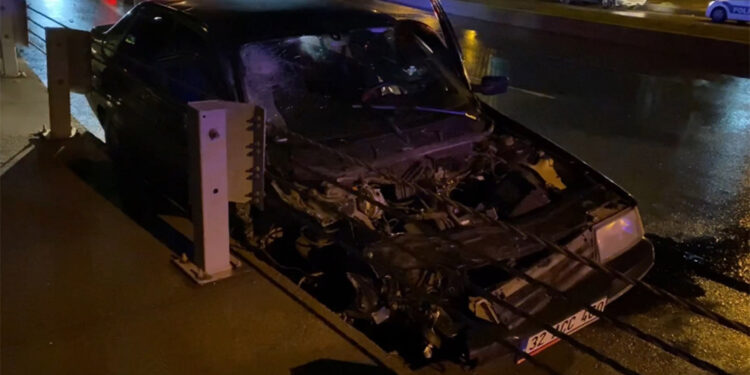 Pendik Sahil Yolu'nda kaza; 1'i ağır 4 kişi yaralandı