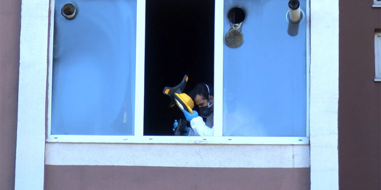 Pendik'te sitedeki dairede yangın; 1 ölü