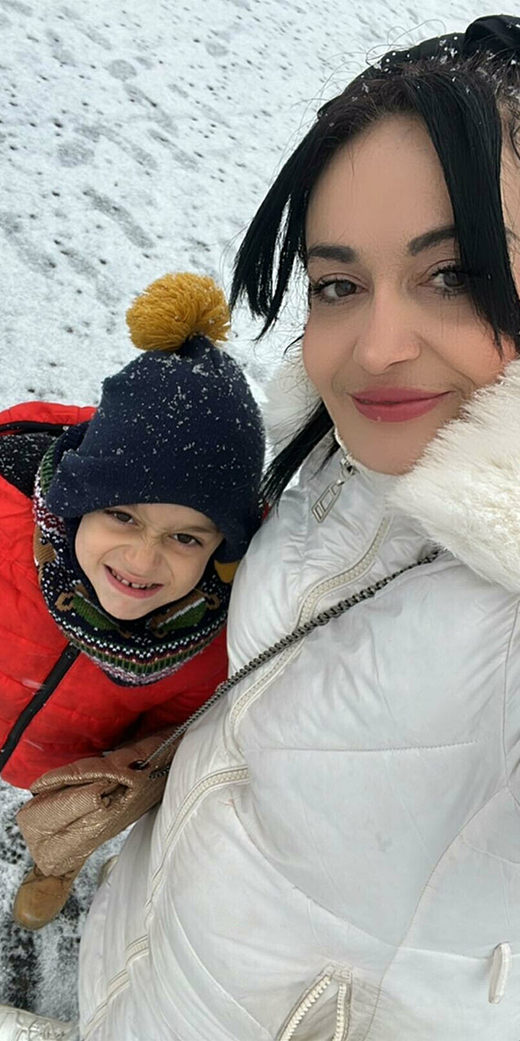 İzmir'in Gaziemir ilçesindeki restoranda yemek sonrası ölen Ece'nin annesi, "Kanseri yendim, 649 gündür otopsi raporu çıkmadı" dedi.