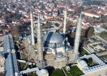 Selimiye camisi'nin 594 penceresi yenilendi