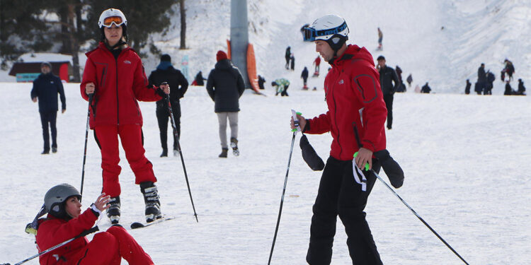 Sarıkamış Kayak Merkezi cıvıl cıvıl
