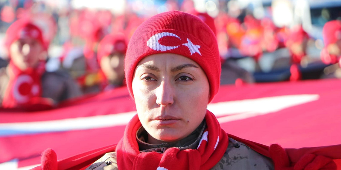 Kars'ta Sarıkamış şehitleri 109 yıl sonra törenler ile anıldı. 'Türkiye Şehitleriyle Yürüyor' etkinliği ile binlerce kişi soğukta yürürken, törenlere Gençlik ve Spor Bakanı Osman Aşkın Bak, Aile ve Sosyal Hizmetler Bakanı Mahinur Özdemir Göktaş da katıldı.