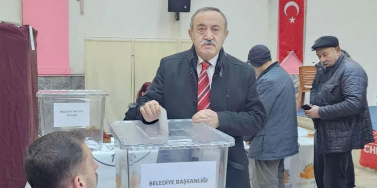 Şavşat Belediye Başkanı Nihat Acar partisinden istifa etti