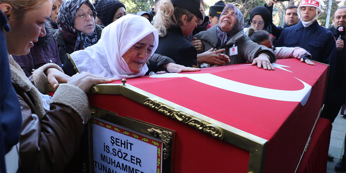 Pençe-Kilit Harekatı bölgesinde teröristlerle çıkan çatışmada şehit olan Sözleşmeli Er Muhammed Tunahan Evcin’in (27) cenazesi memleketi Eskişehir’de toprağa verildi.