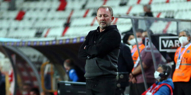 Sergen Yalçın ve ekibi Antalya'ya gidiyor