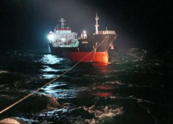 Silivri açıklarında asfalt tankerinde yangın çıktı