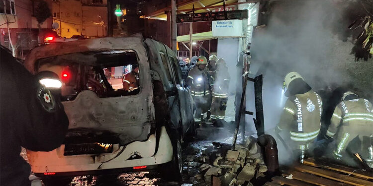 Şişli'de barakada başlayan yangın ticari araca sıçradı