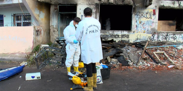 Şişli'de 2 katlı metruk binada yangın; 1 ölü