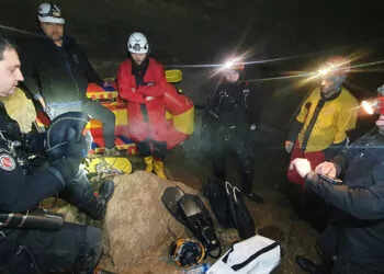 Slovenya'da mağarada mahsur kalan 5 kişi için kurtarma operasyonu