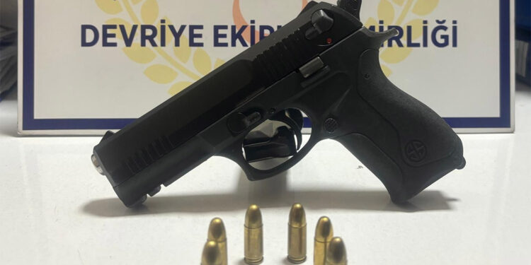 Sokakta tabanca ile rastgele ateş açan maganda yakalandı