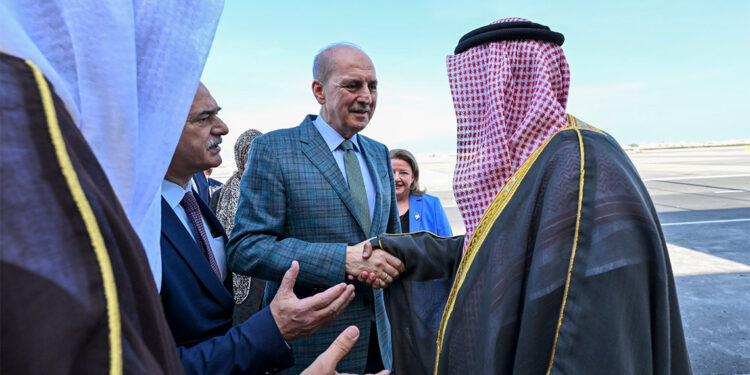 Numan Kurtulmuş Bahreyn'e gitti