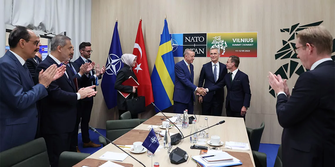 İsveç'in nato'ya üyeliği tbmm genel kurulu'nda dün akşam kabul edildi. İsveç'in üyeliğinin onaylanması sonrasında haber, dünya gündeminde manşetlerden yer aldı. Haber, birçok ülkenin dışişleri bakanları ve yetkilileri tarafından paylaşıldı.