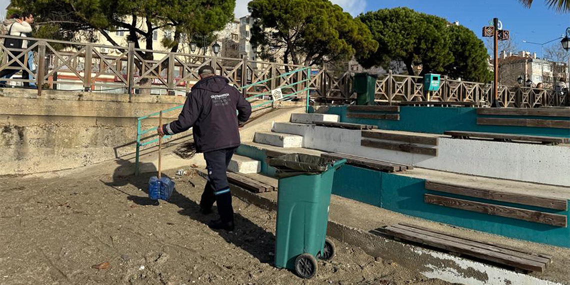 Tekirdağ'da sahil yosunla kaplandı