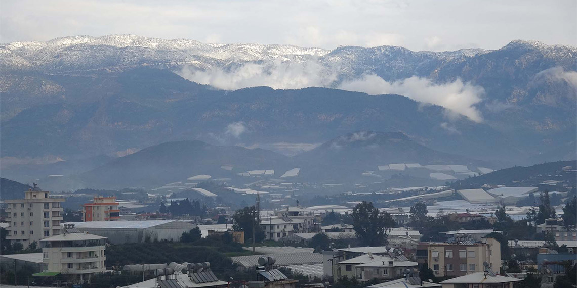 Toros Dağları'nın zirveleri beyaza büründü, don uyarısı yapıldı