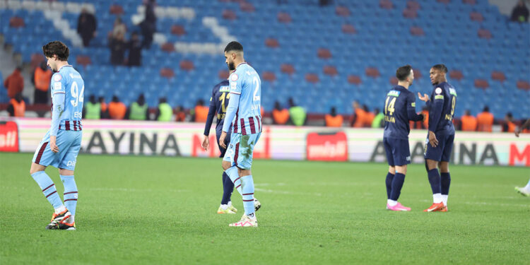 Trabzonspor Kasımpaşa'ya 3-2 mağlup oldu