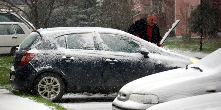 Tekirdağ'da kuvvetli rüzgar ve kar yağışı